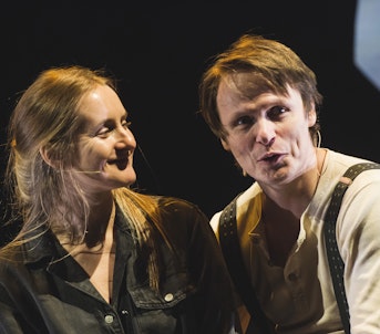 Sara Fellman som Gjertine og Bjørnar Lisether Teigen som Ole Salmakar.
