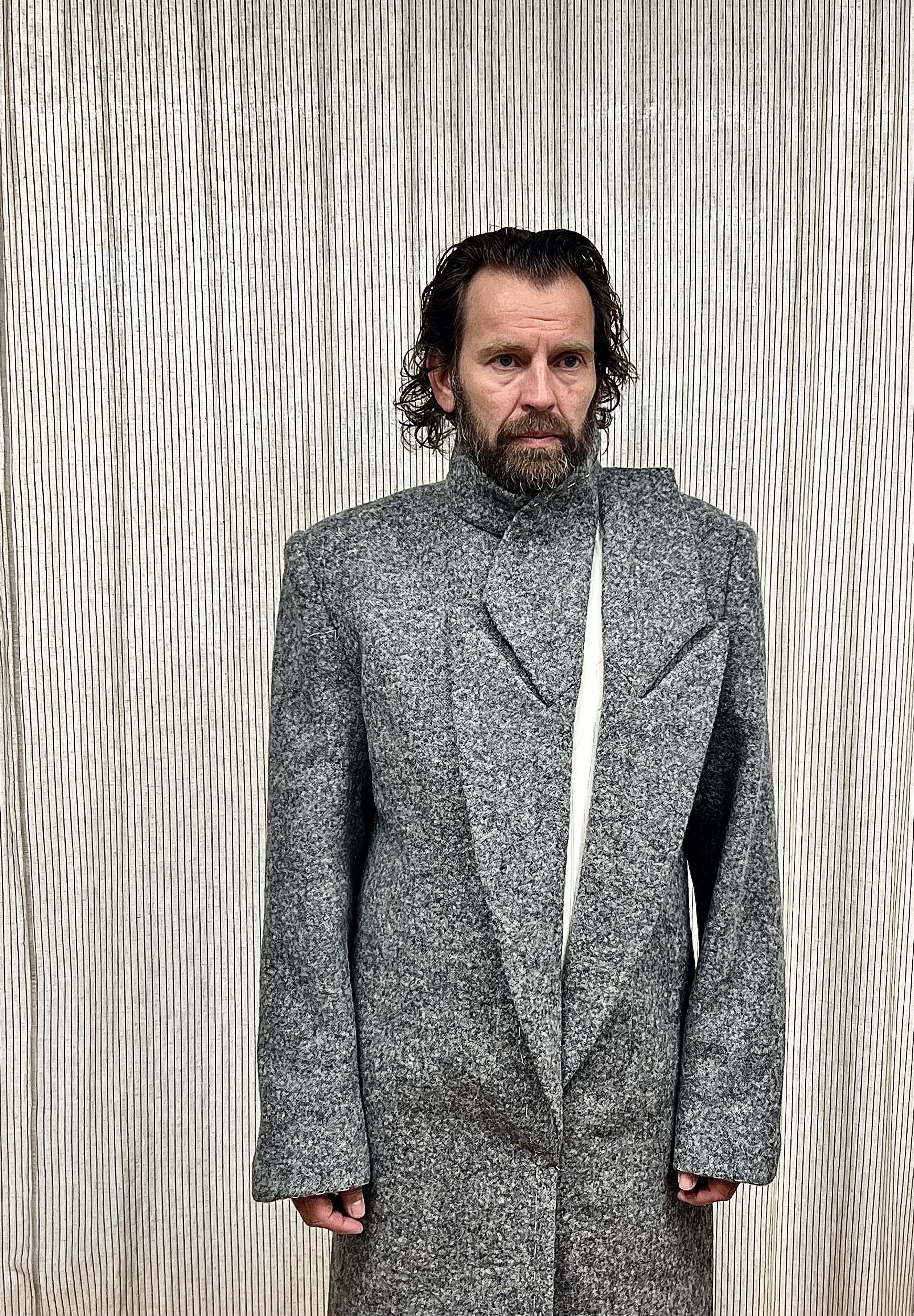 Frakken som Kyrre Hellum skal ha på seg er teknisk avansert.