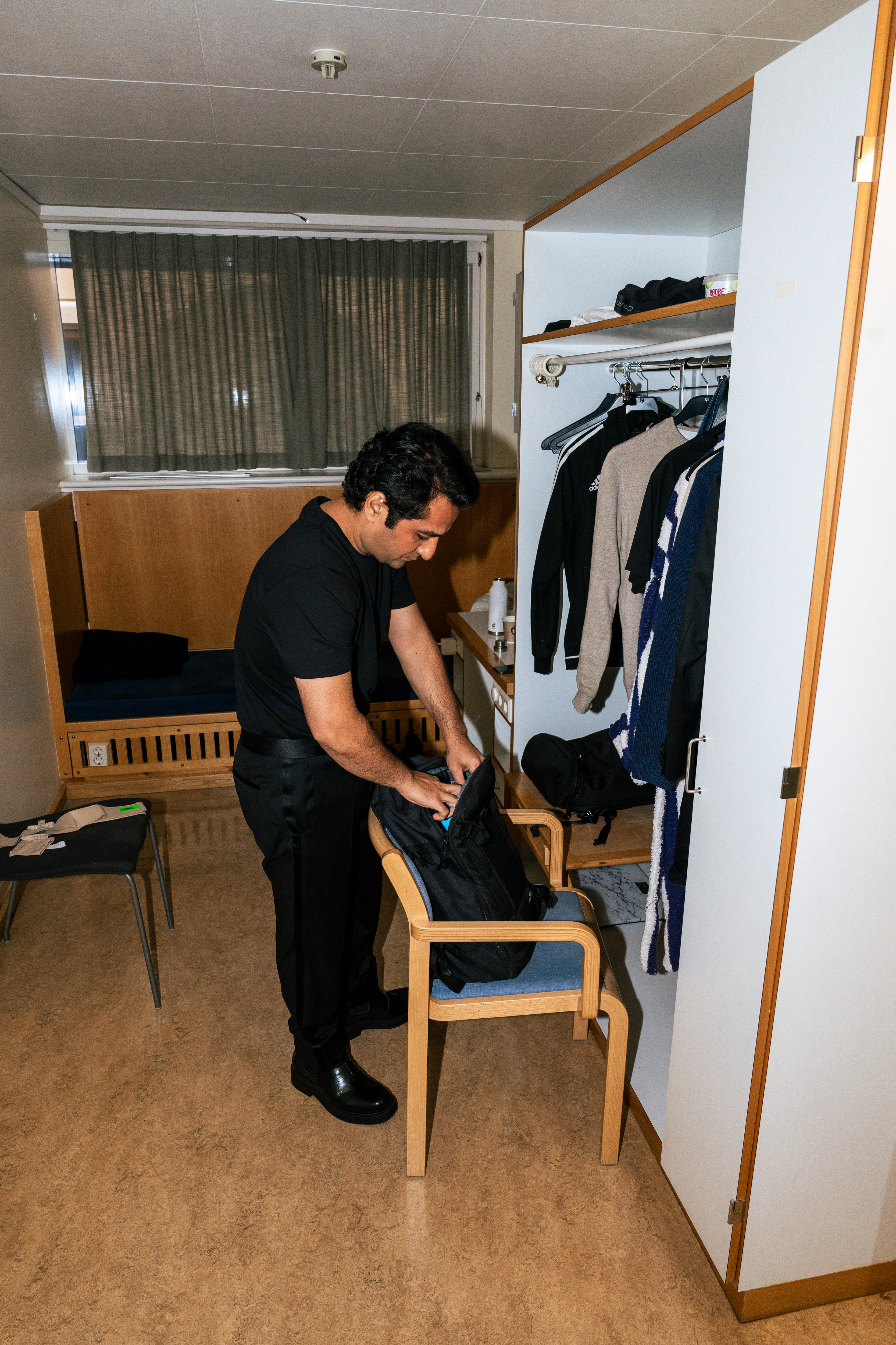 Eigen garderobe der manus blir pugga og halde ved like.
