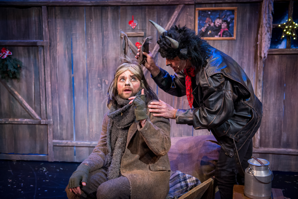 Som Esel i barneframsyninga Okse og Esel. (2013).