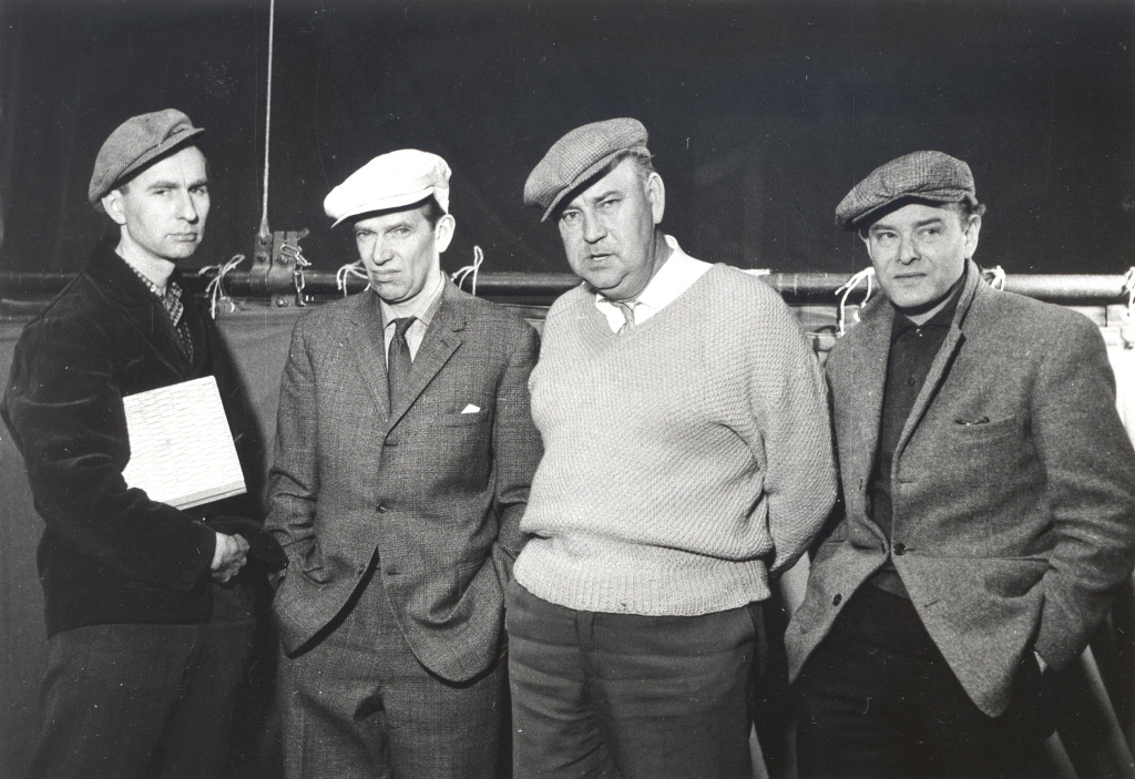 Instruktør Barhold Halle, scenograf Arne Walentin, forfattar Alf Prøysen og medforfattar Asbjørn Toms.