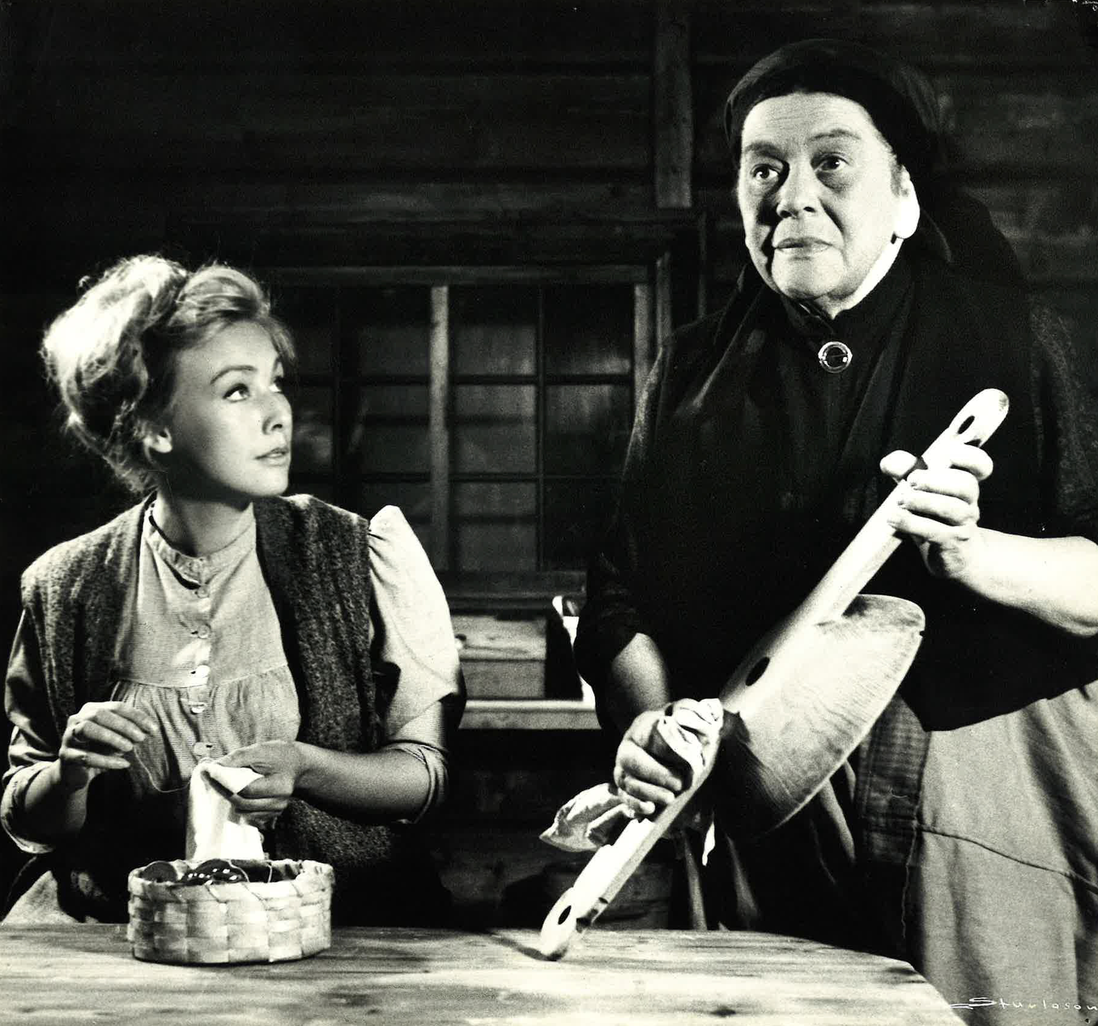 Lise Fjeldstad spelte Ragnhild i 1967. Dagmar Myhrvold spelte svigermora Tale.