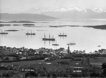 Molde by sett frå nord, ca. 1900. Foto: Kirkhorn/ Romsdalsm,useets fotoarkiv.