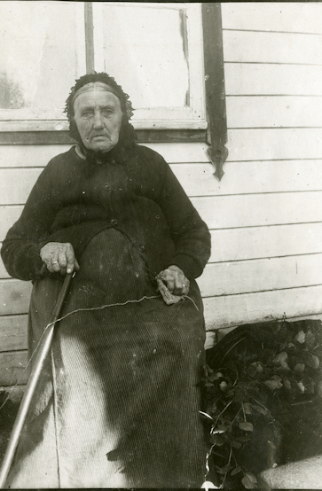Serianna Eriksdatter Nesje, f. Hoem (1841-1923). oto: Inger K. Strand/Romsdalsmuseets fotoarkiv.