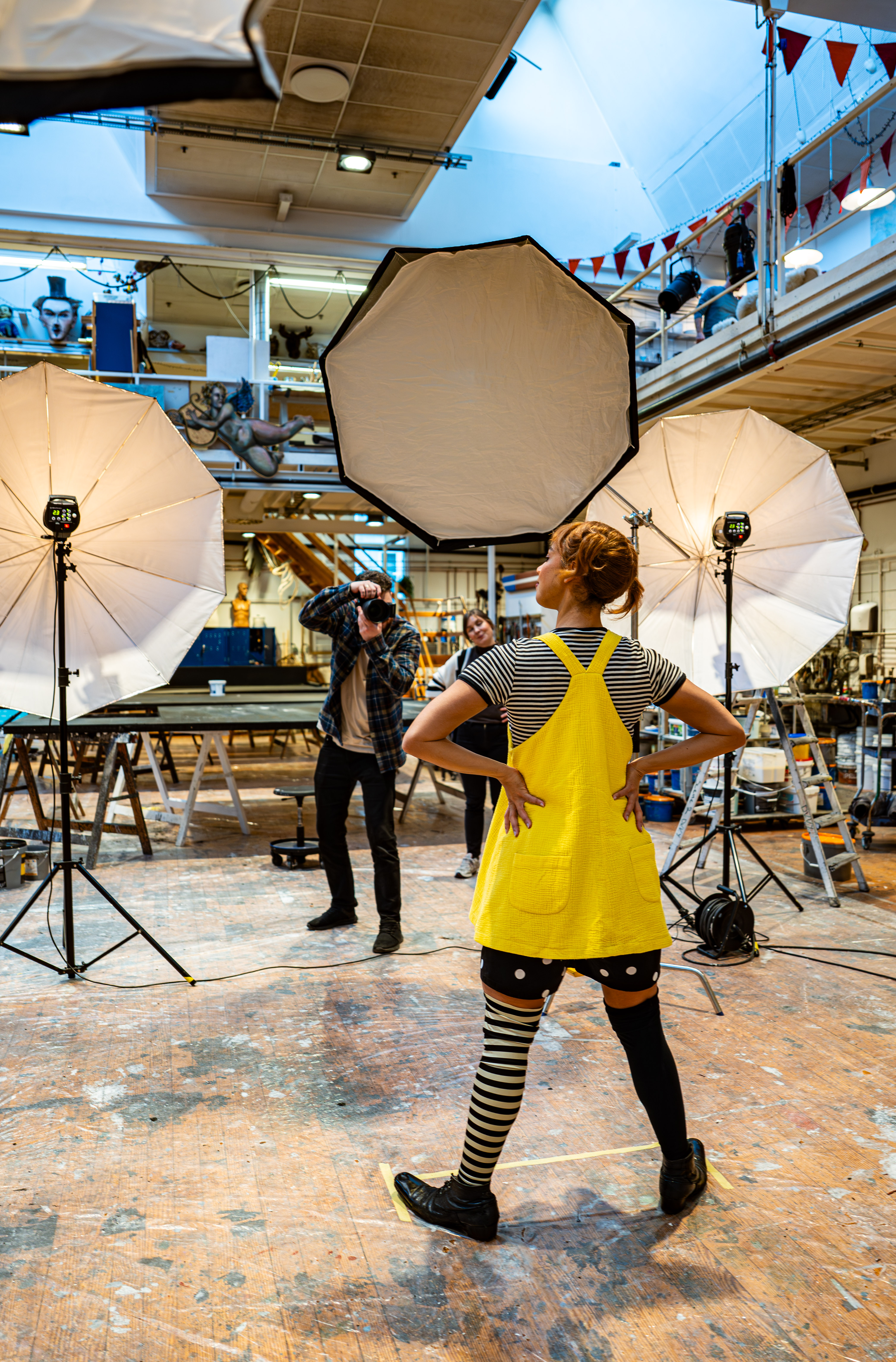 Så er Natalie klar for å ta plakatfoto.