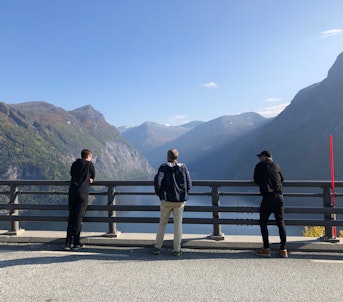 Delar av ensemblet ved Geirangerfjorden, på veg til Sandane.