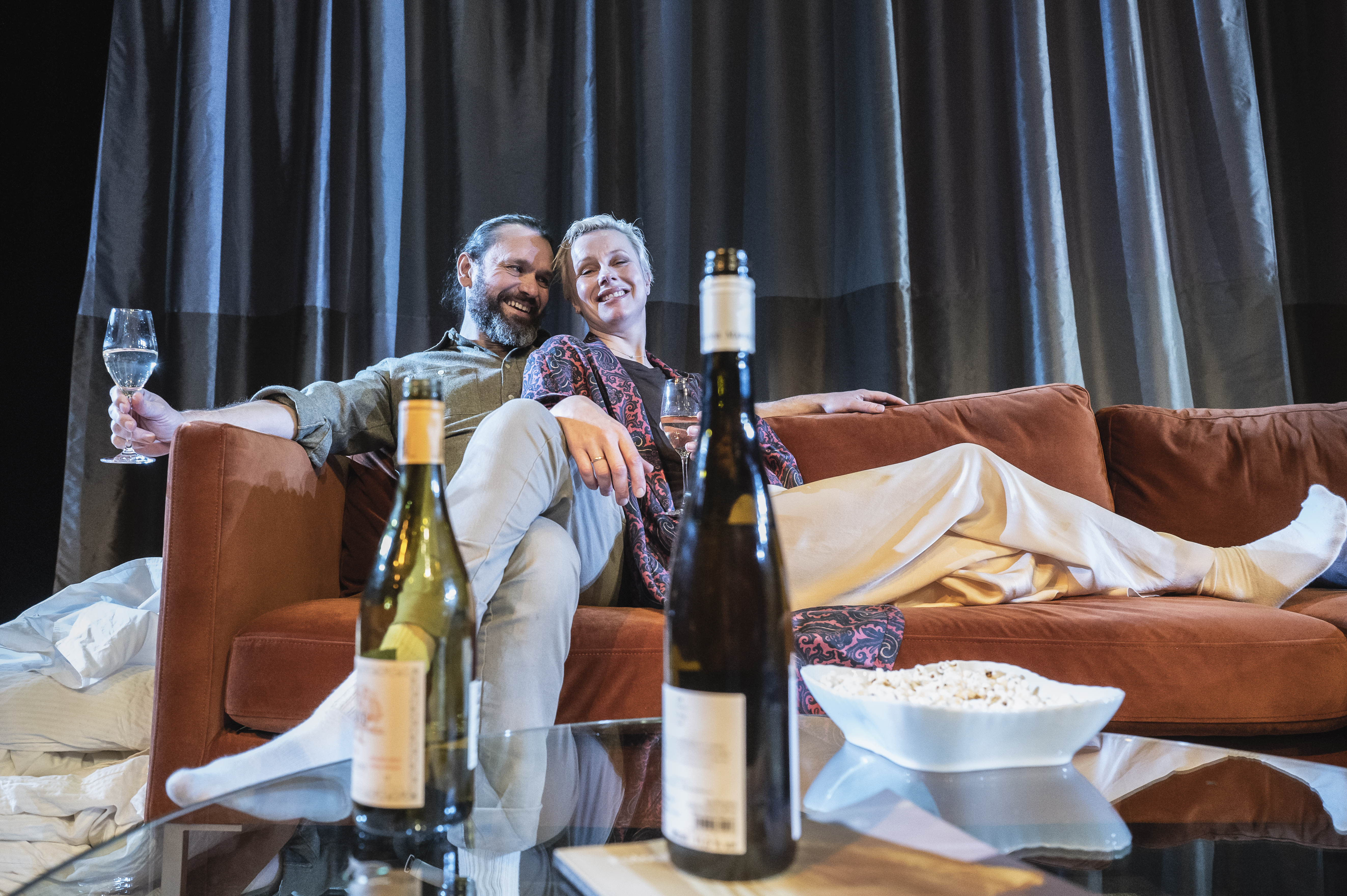 2. Du kan ete og drikke det du vil. Ingen vil klage på at potetgullposen din knitrar!