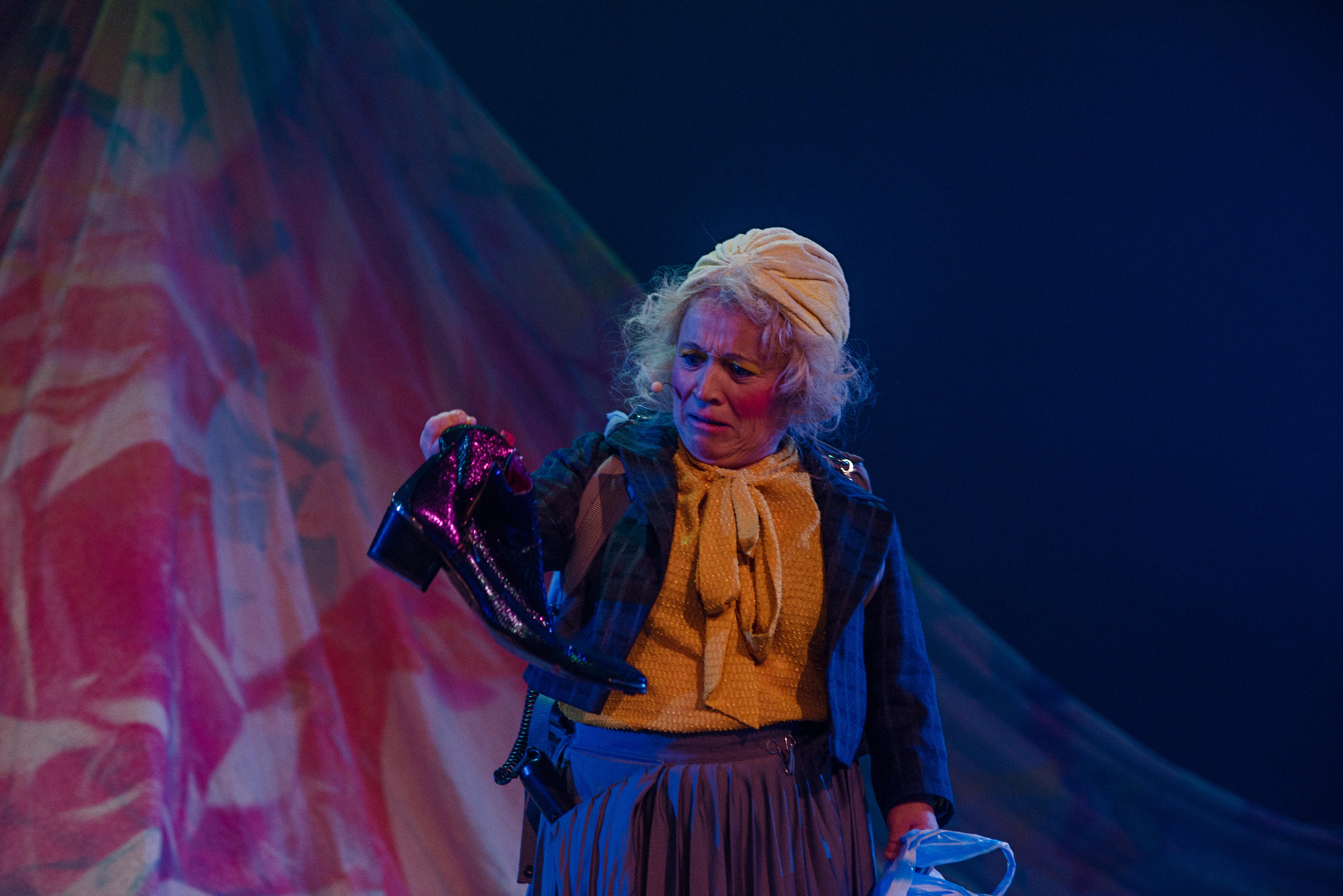 Min venn romvesenet blei spelt på Rommen Scene i 2021.