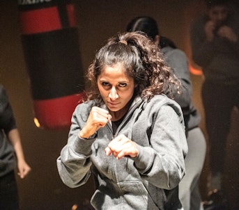 Hina Zaidi: Tekst, teater