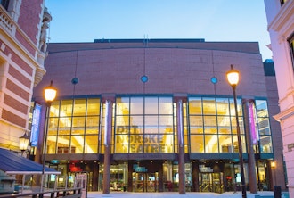 Bilde av bygningen til Det Norske Teatret.