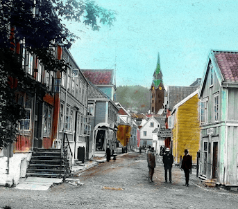 Handkolorert bilde frå Molde, ca. 1890. Foto: Kirkhorn/Romsdalsmuseets fotoarkiv